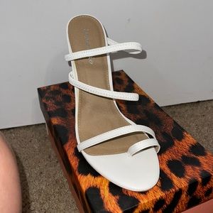 BRAND NEW - White heels